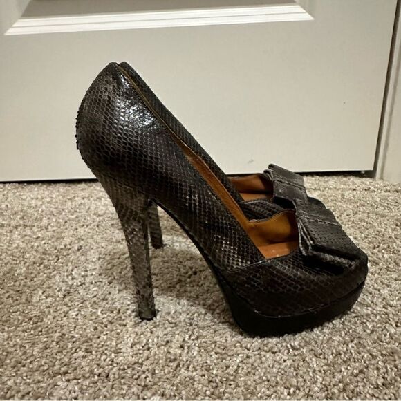 FENDI Black and Silver Snakeskin Bow Peep Tow Platform High Heels Pumps Size 37 - Picture 3 of 9